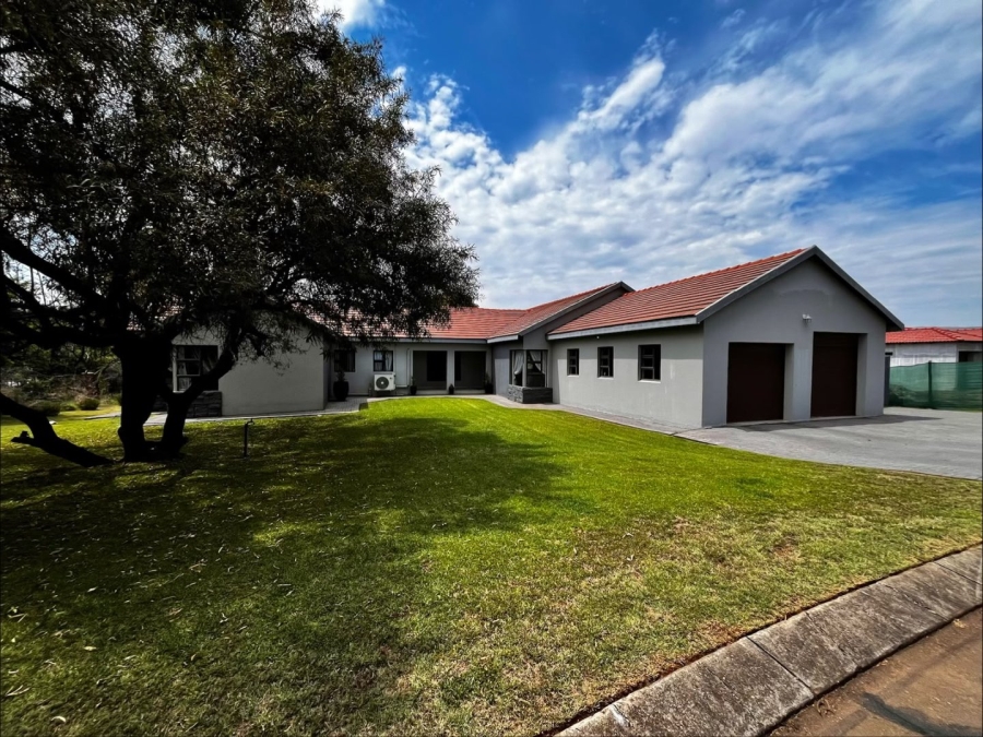 4 Bedroom Property for Sale in Buffelsfontein A H North West